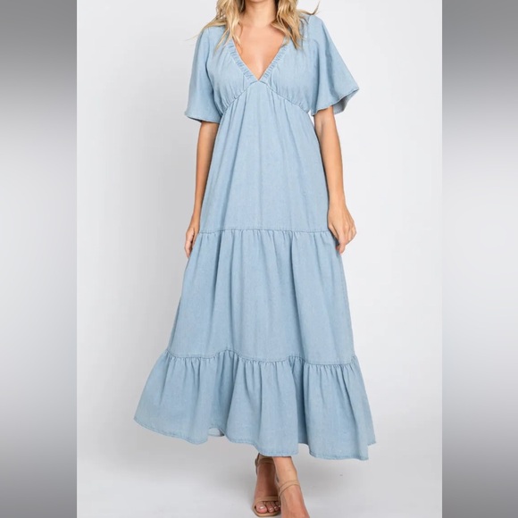 See And Be Seen Dresses & Skirts - NWT See And Be Seen Denim Tiered Dress Size Large